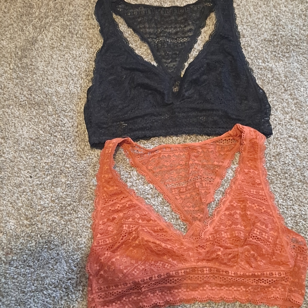 2 Victoria Secret bralettes